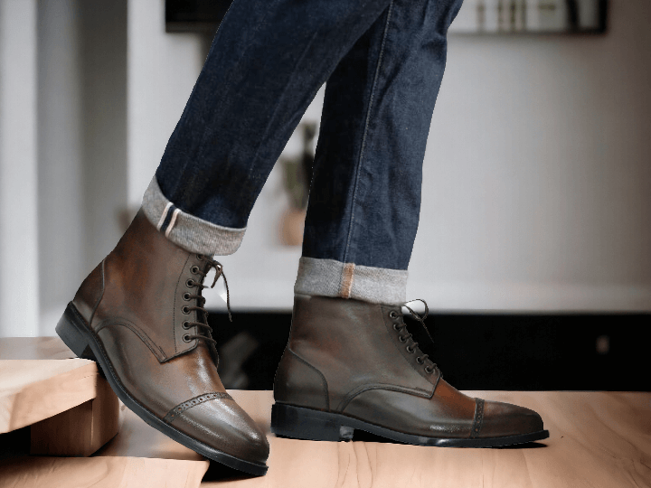 These Men's Brown Vintage Leather Boots are handcrafted using high-quality brown leather, making them durable and stylish. These versatile boots are perfect for any occasion, from dressing up for a night out to a more casual look for everyday wear. The buckle detail adds a touch of sophistication to these classic ankle boots.