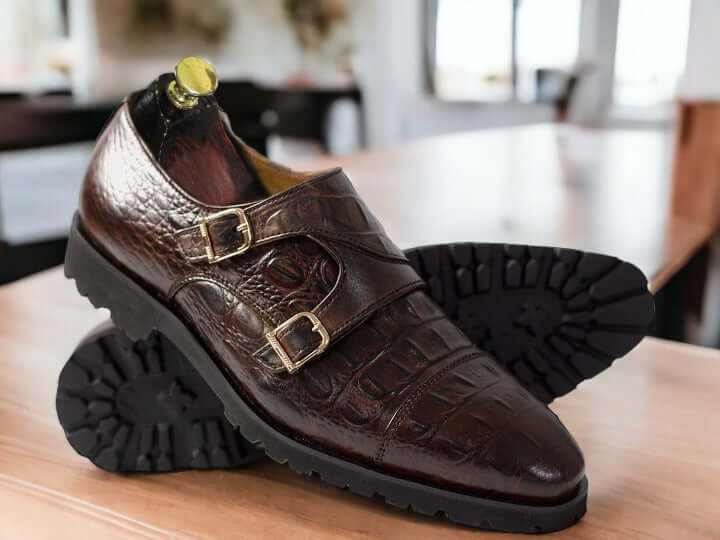 This stylish men's Crocodile Monk Shoes is crafted from genuine leather and features unique and fashionable crocodile texturing, for a sophisticated look. Its classic single-monk strap design ensures a comfortable fit. Ideal for dress occasions.