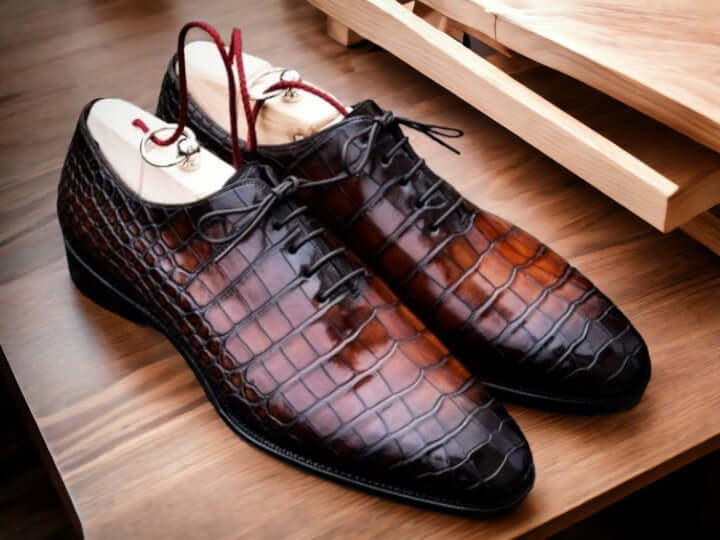 Forged from premium Italian leather, these men's dress shoes feature a classic alligator print pattern and meticulous hand-stitching. The combination of comfort and style makes these shoes perfect to wear for any occasion.