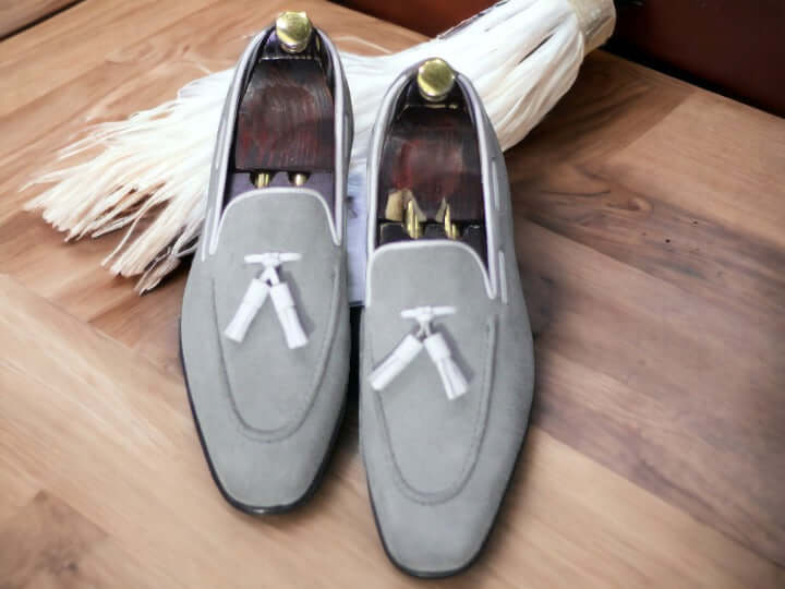 These high-quality Men Handamde Grey Suede Loafer Leather Shoes are crafted with exceptional materials, including genuine leather and suede. The hand-stitched details and cushioned sole provide a comfortable, luxurious feel that lasts all day.