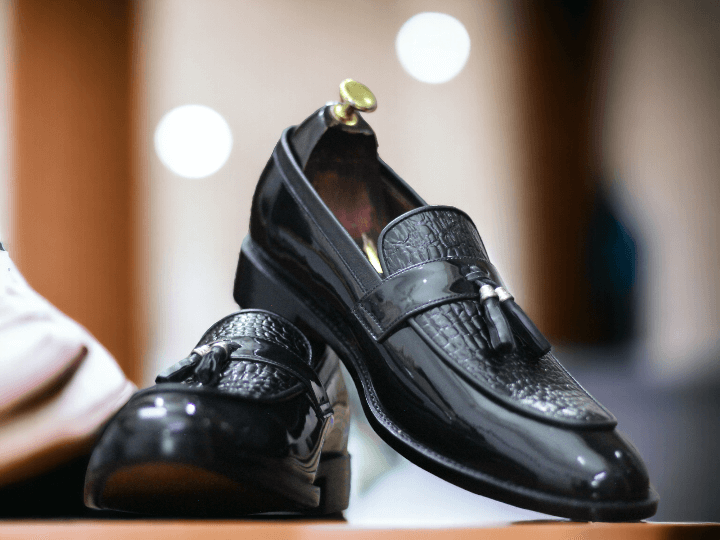 Experience luxury and craftsmanship with our Handmade Alligator Print Loafers. The patent leather adds a sophisticated touch to the alligator print design, making these shoes a versatile addition to any outfit. Elevate your style with our Loafer Patent Leather Alligator Print Soes.