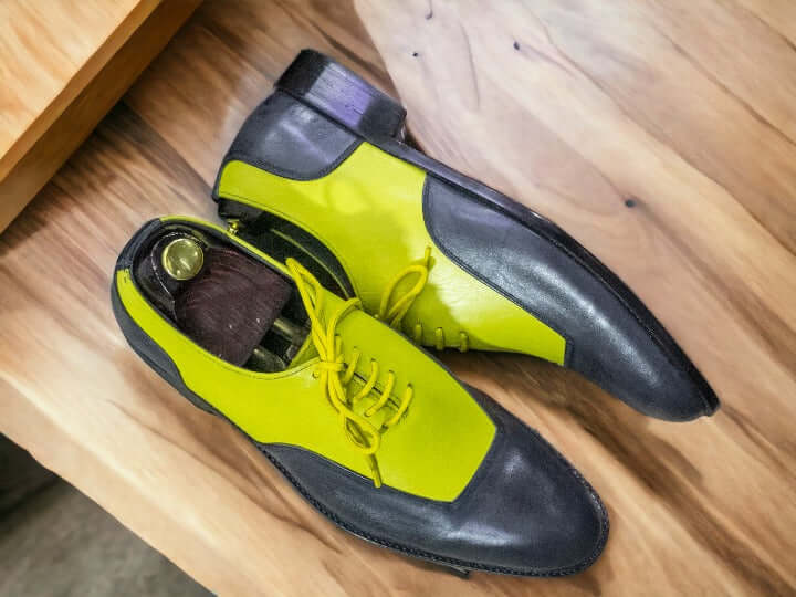 Grey Yellow Shoes feature a modern combination of grey and yellow colors. The lightweight construction adds flexibility and comfort for all-day wear. The breathable mesh material supports your feet and keeps them cool.