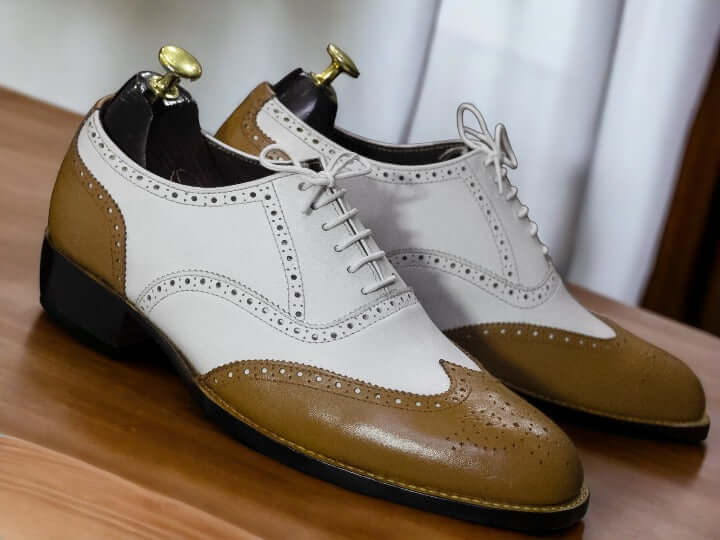 These men's Oxfords shoes are designed for style and comfort. They feature a classic design crafted from high-quality materials, enabling comfortable wear and long-lasting durability.