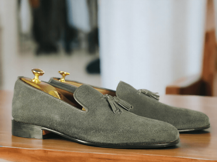 Expertly crafted from high-quality gray suede, these new handmade men's tassel loafers are a must-have for any fashion-forward man. With a timeless yet modern design, these designer dress shoes add a touch of sophistication to any outfit. Elevate your style and step out in confidence with these men's gray suede tassel loafers.