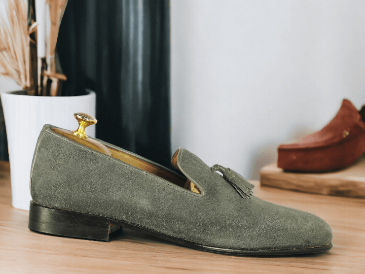 Expertly crafted from high-quality gray suede, these new handmade men's tassel loafers are a must-have for any fashion-forward man. With a timeless yet modern design, these designer dress shoes add a touch of sophistication to any outfit. Elevate your style and step out in confidence with these men's gray suede tassel loafers.