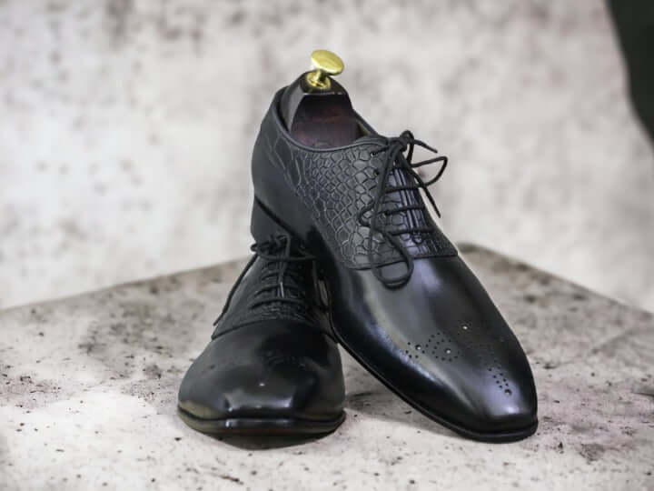 Handmade Men Alligator Print Shoes, Black Brogue Toe Shoes, Lace Up shoes, Bespoke Shoes Designer Stylish Shoes