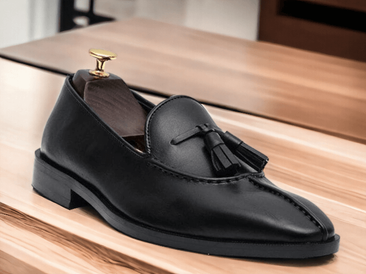 Handmade with premium black leather, these men's loafer dress shoes are the epitome of style and comfort. The meticulously crafted design ensures a perfect fit for any occasion. Experience the luxury and sophistication of these handmade shoes. Don't settle for anything less.