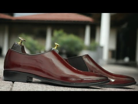 These Men's Maroon Patent Chelsea Shoes are handcrafted from high-quality leather, providing a polished and sophisticated look suitable for any dressy occasion. Featuring the classic Chelsea style with a sleek patent finish, these shoes are sure to elevate any outfit. Perfect for any fashion-forward man looking to make a statement.