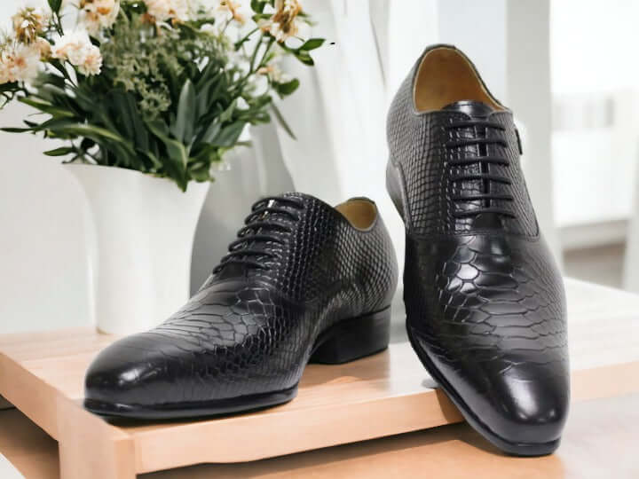 These Handmade Men Alligator Python Monk Oxfords Shoes offer a luxurious finish to any look. Crafted with superior craftsmanship, this pair of shoes is made with alligator skin and durable python to ensure a timeless elegance.