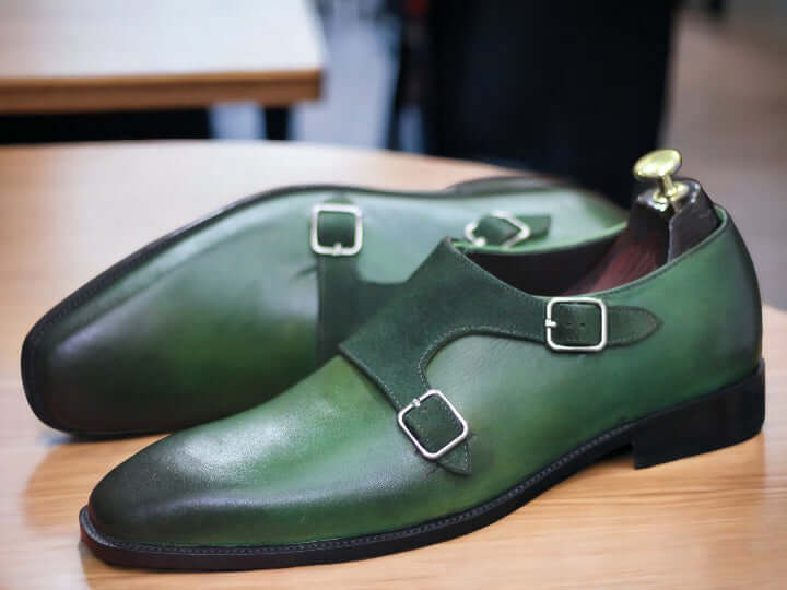 These men's green leather suede double buckle shoes make an elegant statement. Crafted with luxury leather and suede, these shoes feature double buckles for adjustable fit and comfort. Enjoy the classic style of these shoes, perfect for any occasion.